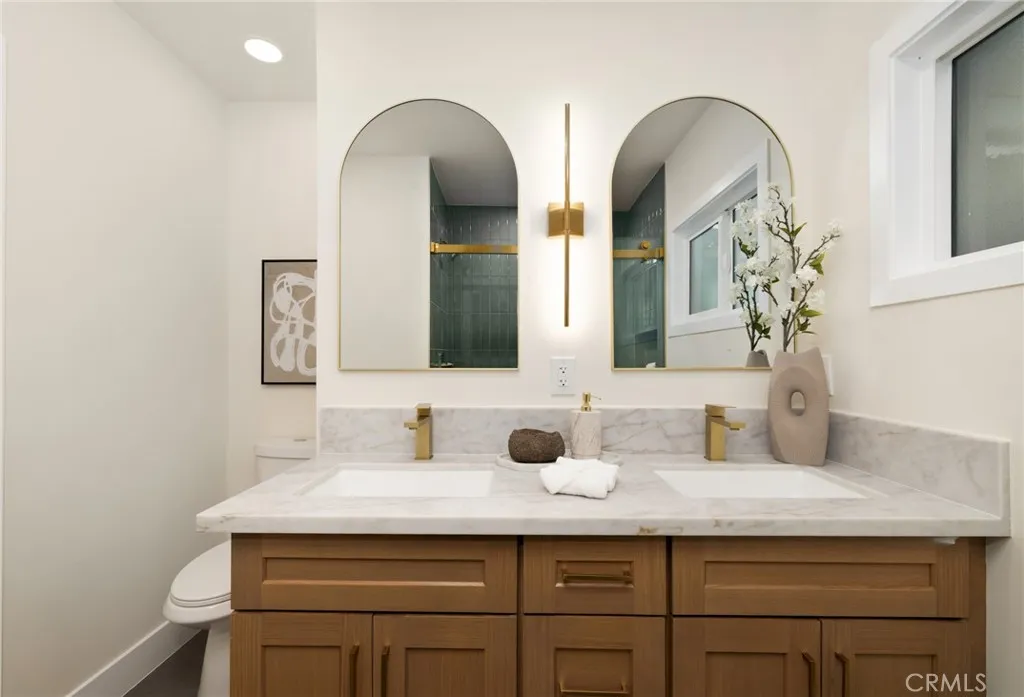 5611 Babbitt, Encino, California 91316 home-pic-24