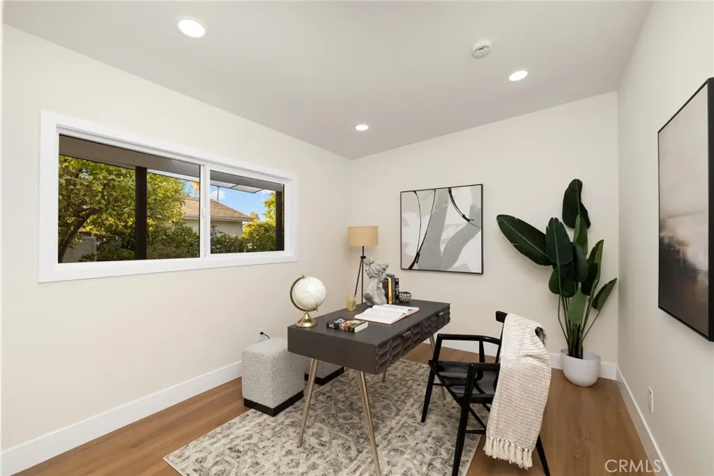 5611 Babbitt, Encino, California 91316 home-pic-16