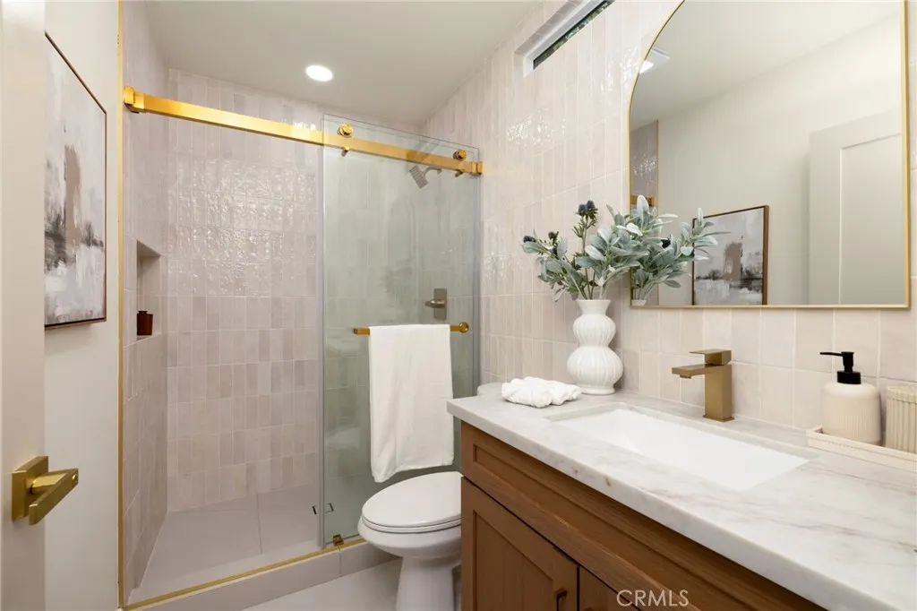 5611 Babbitt, Encino, California 91316 home-pic-25