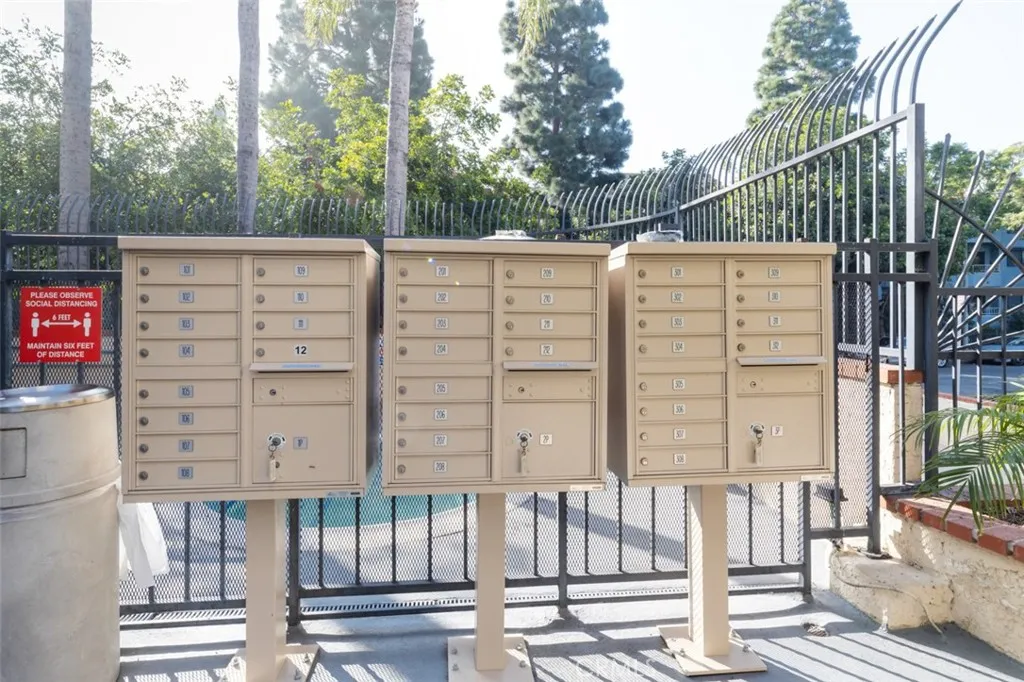 1237 E 6th Street 110, Long Beach, California 90802 home-pic-18