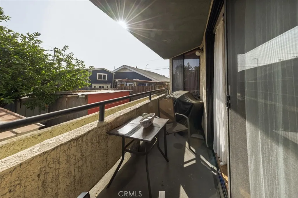 1237 E 6th Street 110, Long Beach, California 90802 home-pic-16