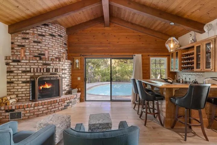 1285 Hidden Oaks Trail, Vista, California 92084