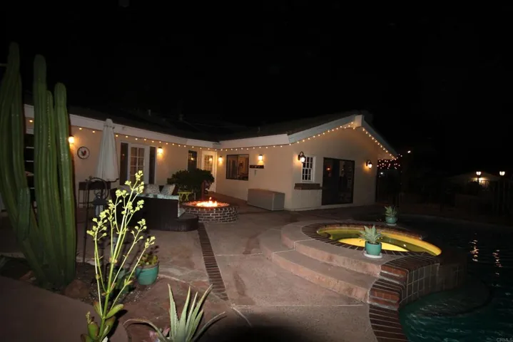 1285 Hidden Oaks Trail, Vista, California 92084