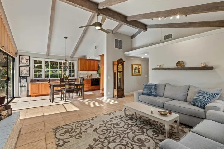 1285 Hidden Oaks Trail, Vista, California 92084