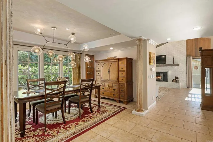 Crown Molding - Soffit w/recessed lights - Contemporary and Luminous Chandelier