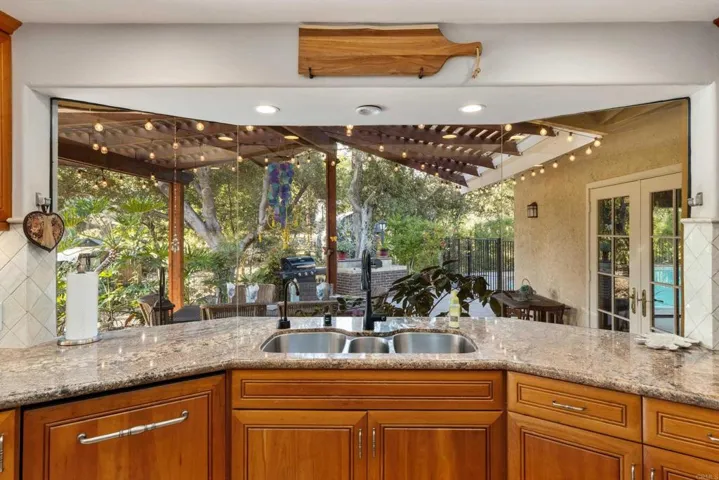 Frameless Bay Window lets in the beauty of nature - Wow! You don't see windows like this often.