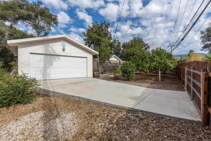 This garage can serve main house or anyone who lives in the Studio.  Access is via Buena Creek Rd