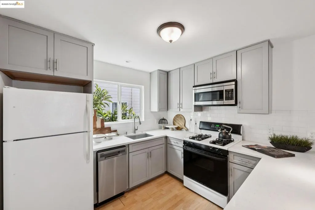 1420 E 33rd St, Oakland, California 94602 home-pic-20