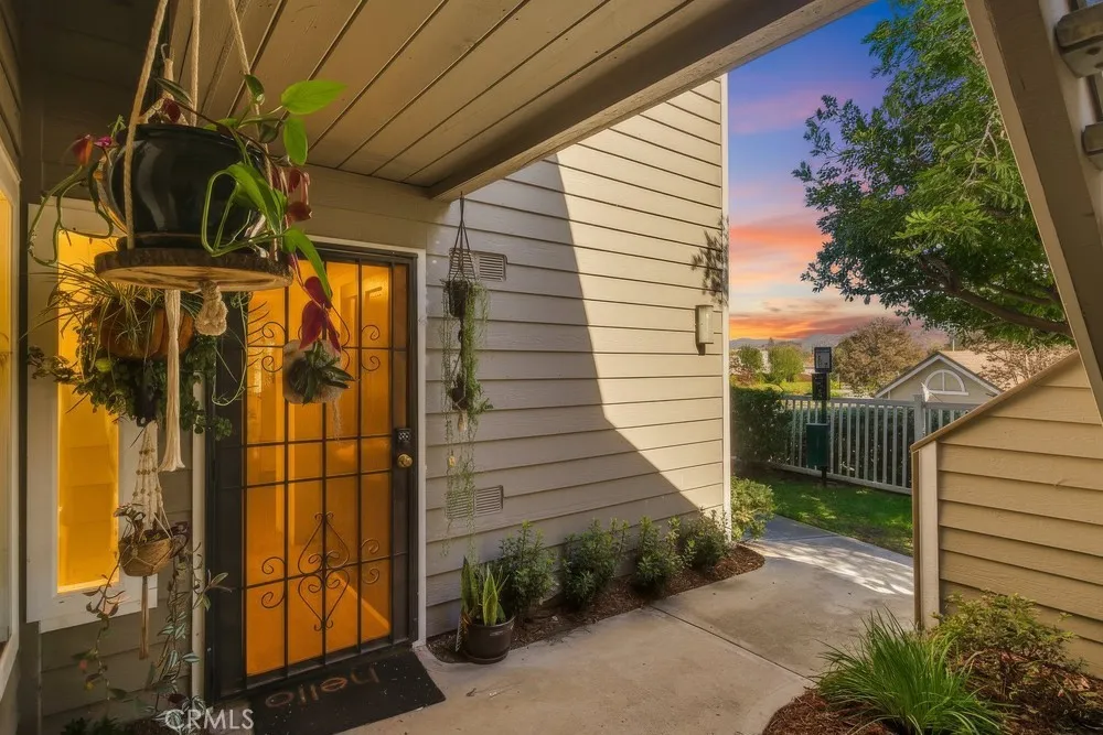 1059 Shadowridge Drive 1, Vista, California 92081 home-pic-1