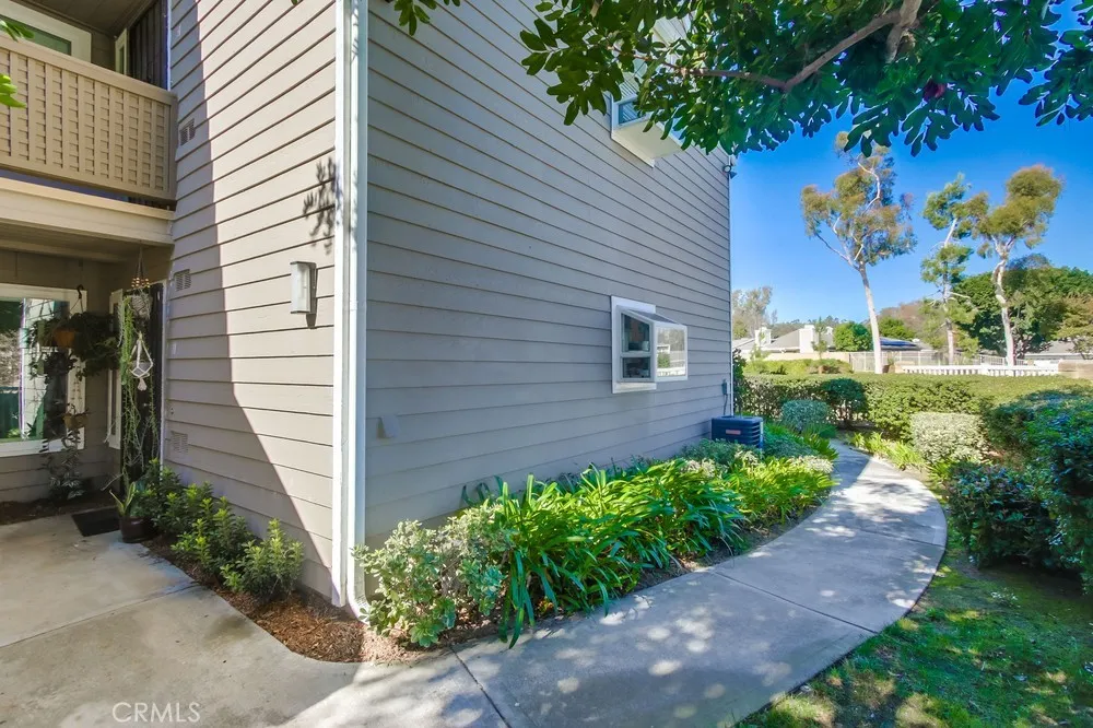 1059 Shadowridge Drive 1, Vista, California 92081 home-pic-4