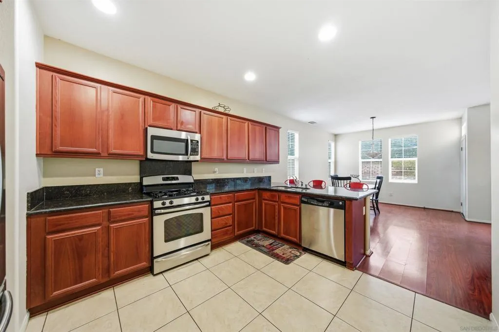 31889 Red Pine Way, Temecula, California 92592 home-pic-3