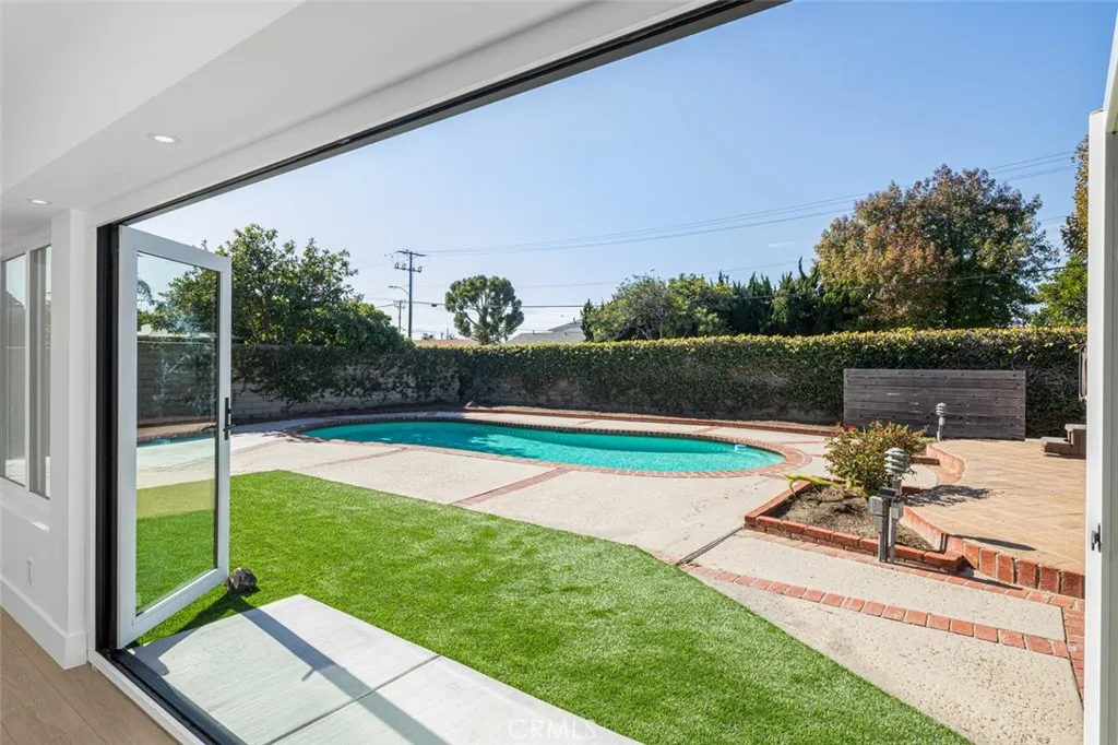 20401 Allport, Huntington Beach, California 92646 home-pic-26
