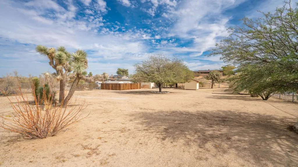 7390 Camarilla Avenue, Yucca Valley, California 92284 home-pic-49