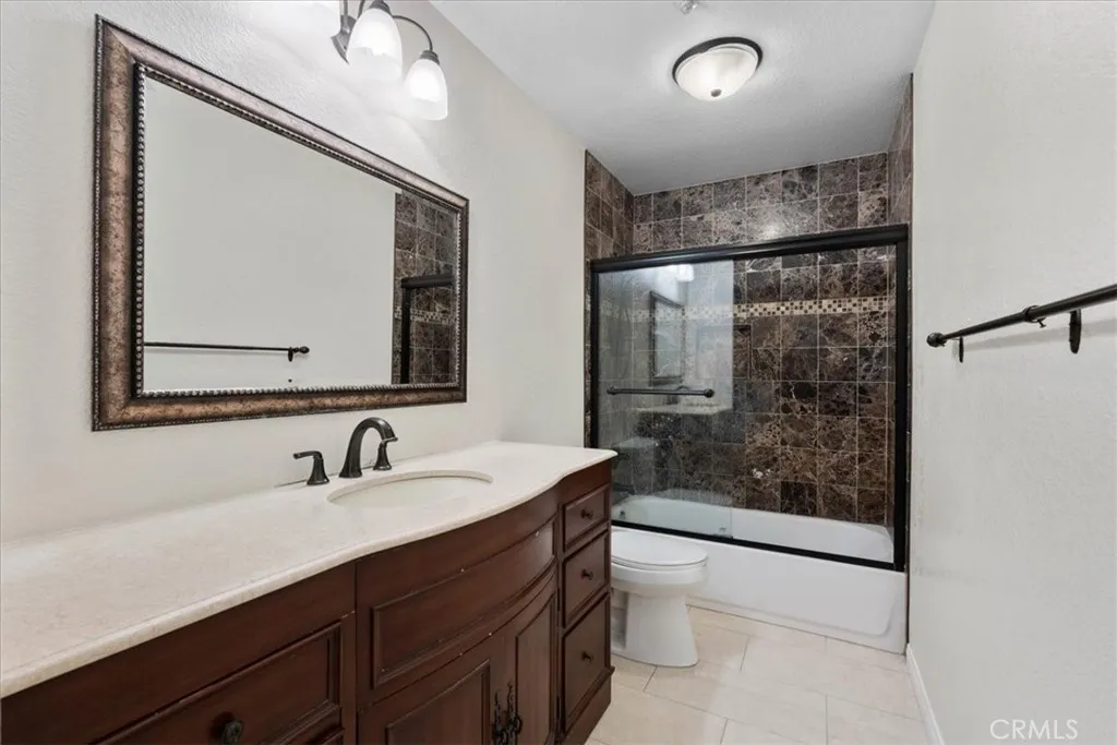 17060 La Vida Court, Fontana, California 92337 home-pic-27