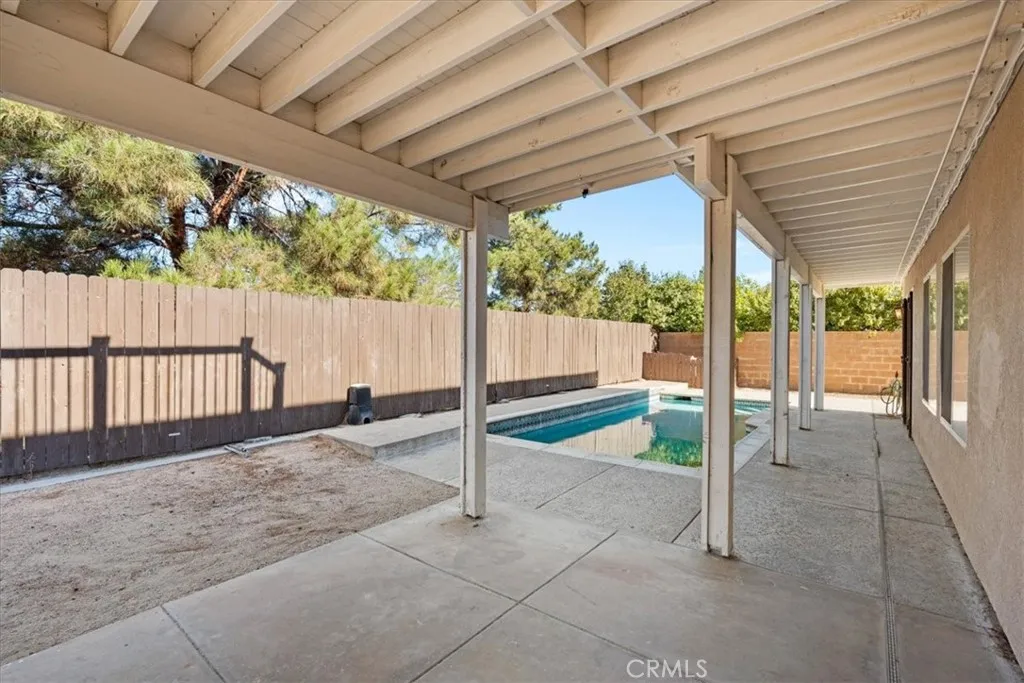 17060 La Vida Court, Fontana, California 92337 home-pic-35