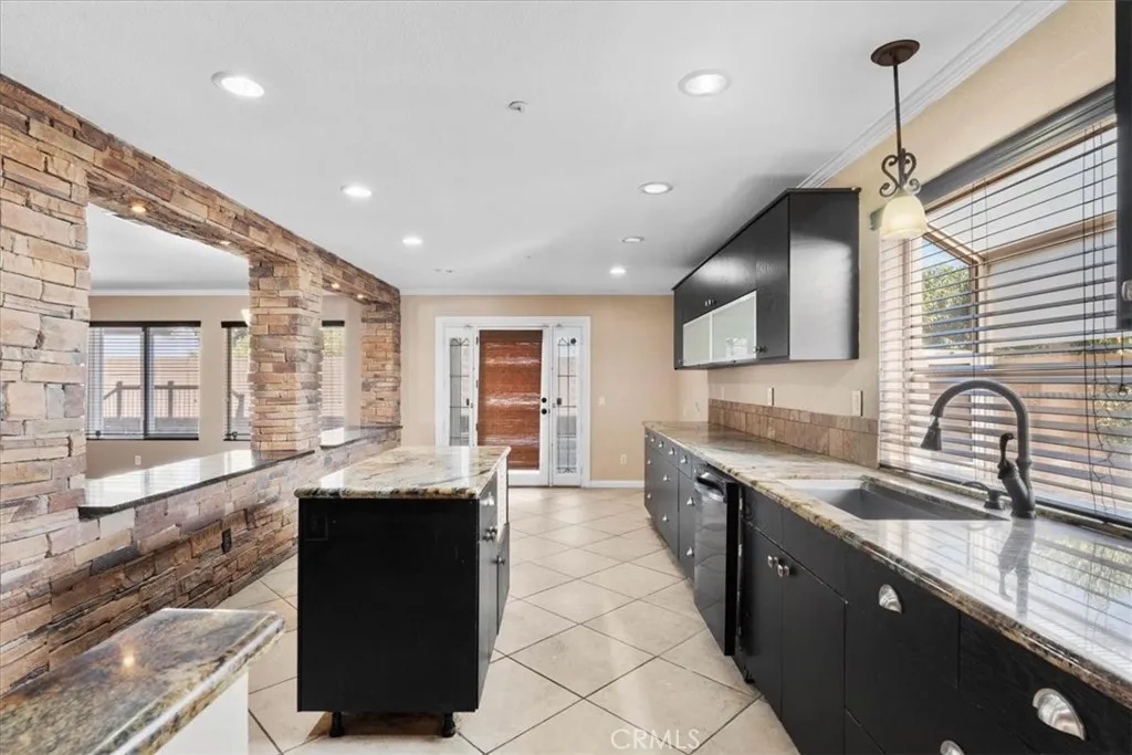 17060 La Vida Court, Fontana, California 92337 home-pic-7