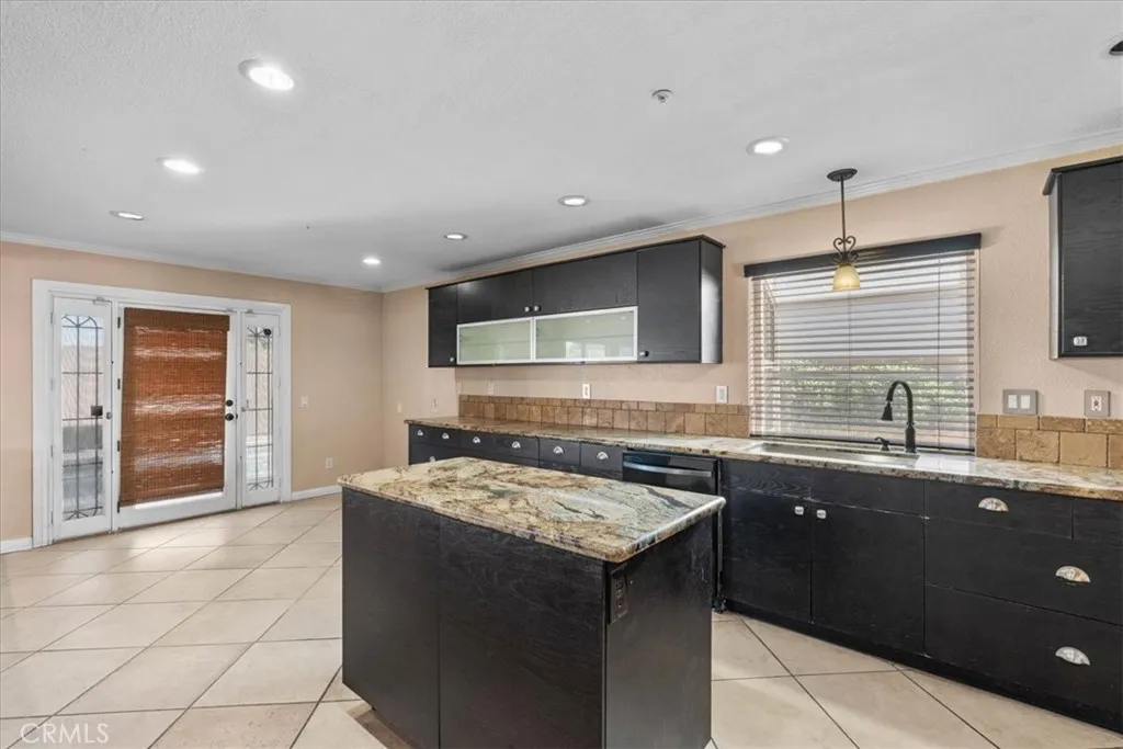 17060 La Vida Court, Fontana, California 92337 home-pic-10