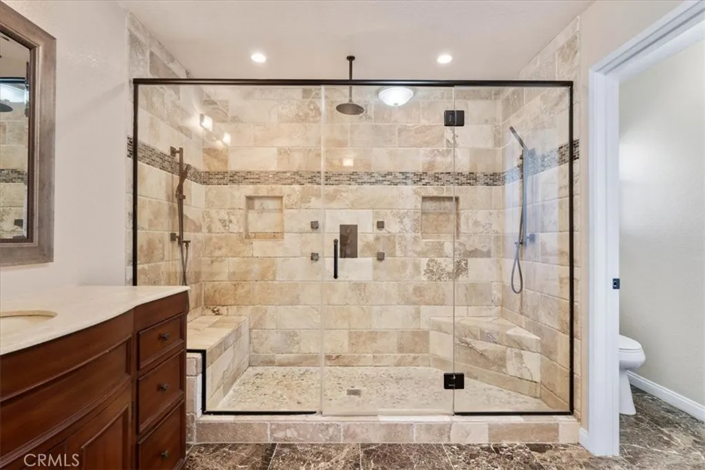 17060 La Vida Court, Fontana, California 92337 home-pic-22