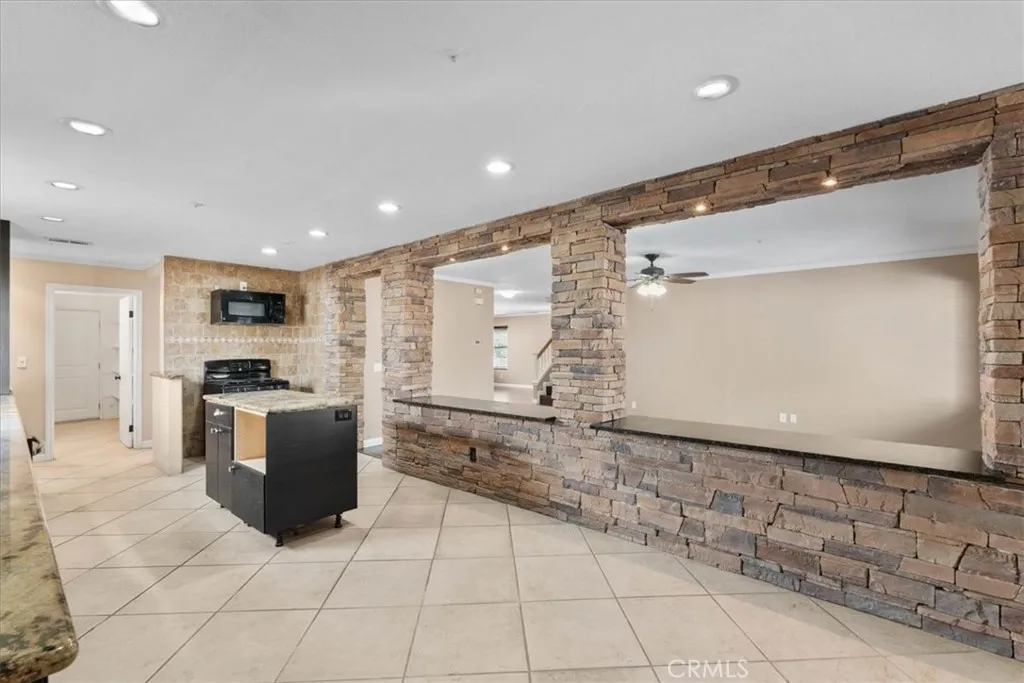 17060 La Vida Court, Fontana, California 92337 home-pic-8