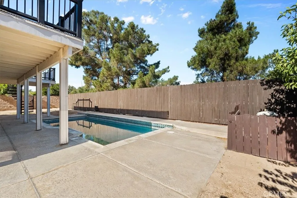 17060 La Vida Court, Fontana, California 92337 home-pic-32