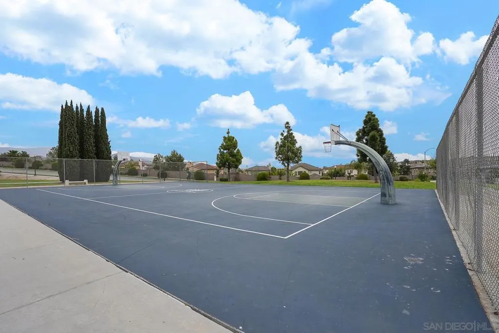 1670 Grasshopper Ln, Chula Vista, California 91915 home-pic-65