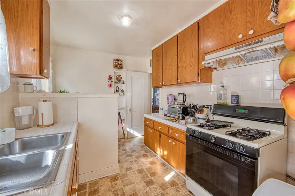 3982 S Gramercy, Los Angeles, California 90062 home-pic-10