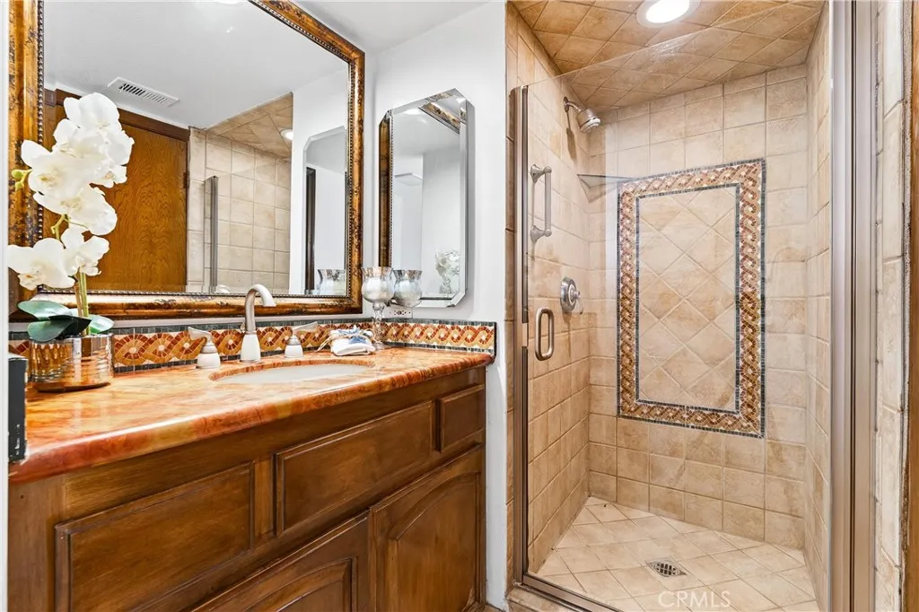663 Lausinda Avenue, Long Beach, California 90803 home-pic-26