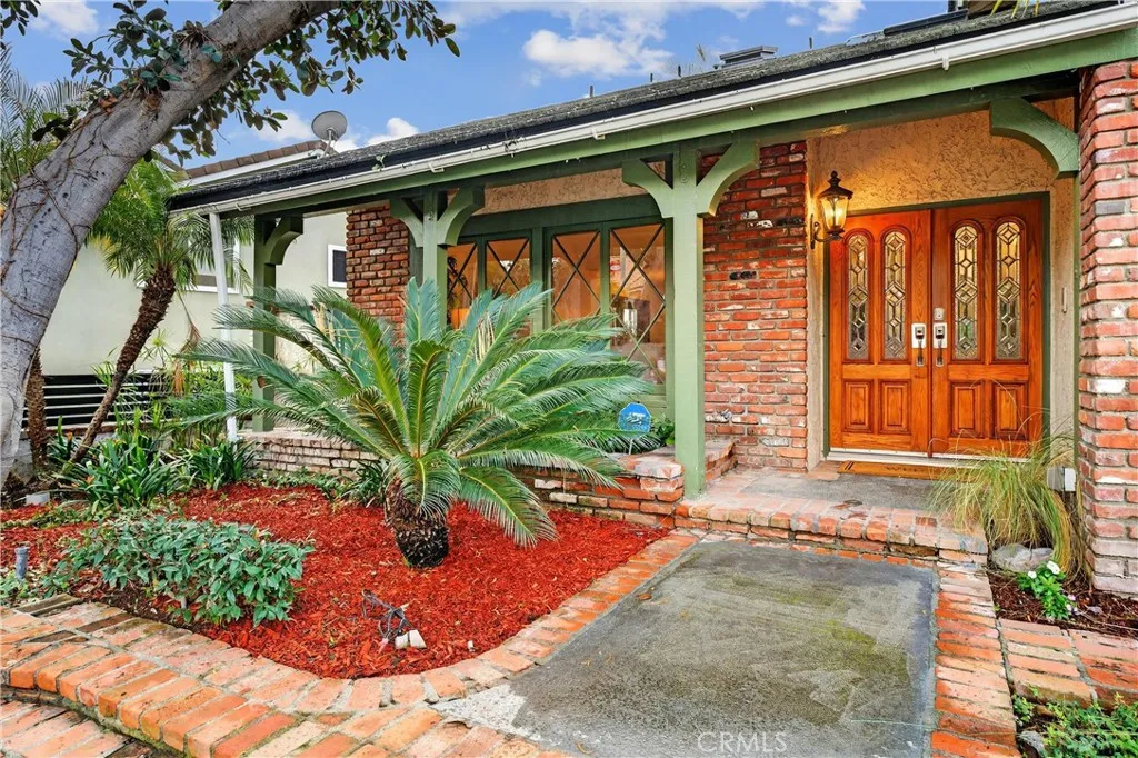 663 Lausinda Avenue, Long Beach, California 90803 home-pic-3