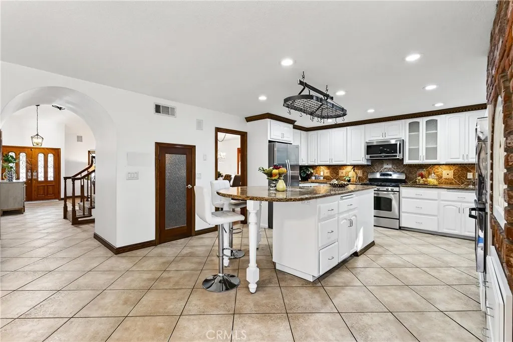 663 Lausinda Avenue, Long Beach, California 90803 home-pic-15