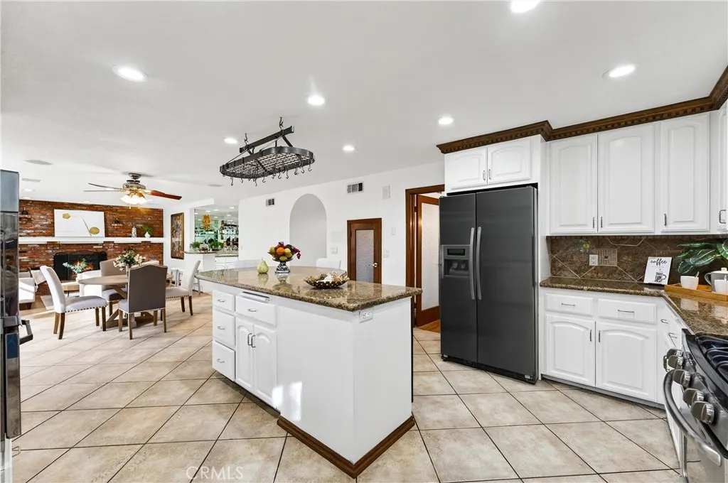 663 Lausinda Avenue, Long Beach, California 90803 home-pic-17