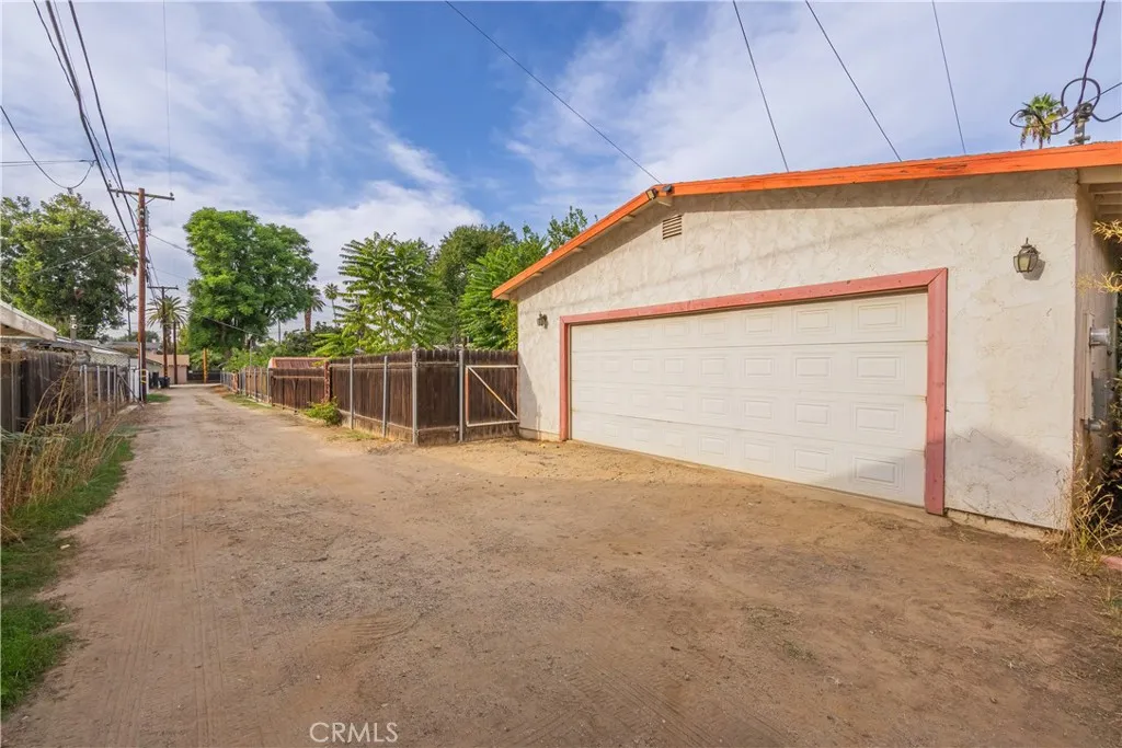 4008 Bandini, Riverside, California 92506 home-pic-41