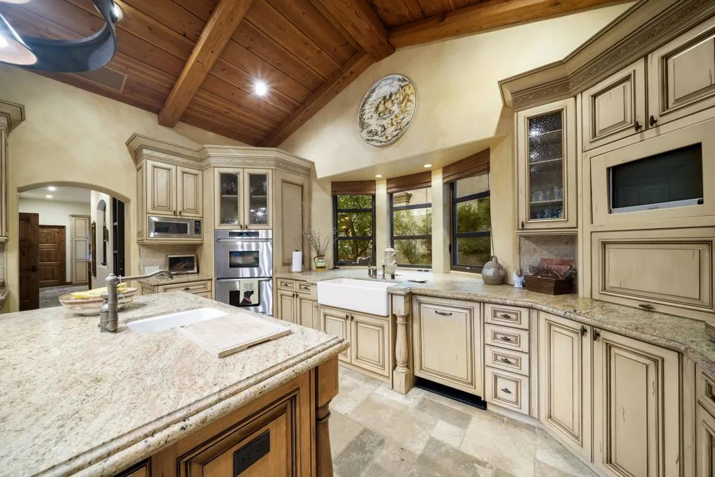 49518 Hidden Valley Trail N, Indian Wells, California 92210 home-pic-17