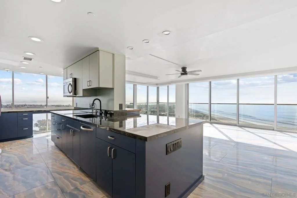 1820 Avenida Del Mundo 1504, Coronado, California 92118 home-pic-0