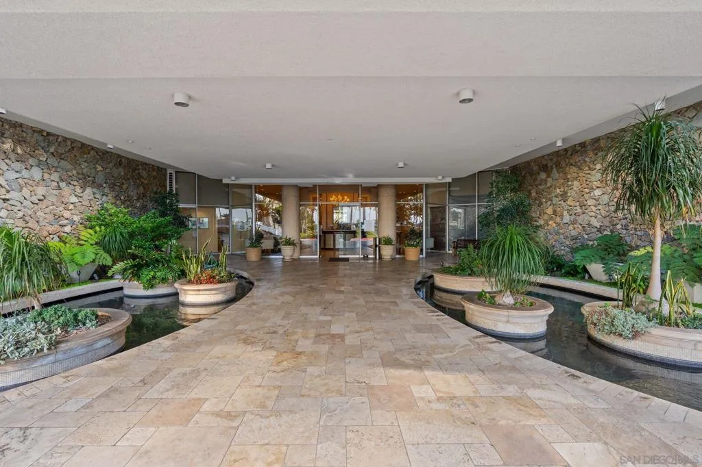 1820 Avenida Del Mundo 1504, Coronado, California 92118 home-pic-1