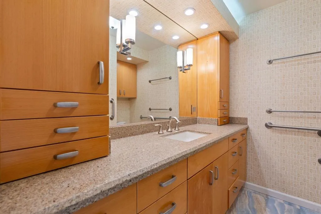 1820 Avenida Del Mundo 1504, Coronado, California 92118 home-pic-16