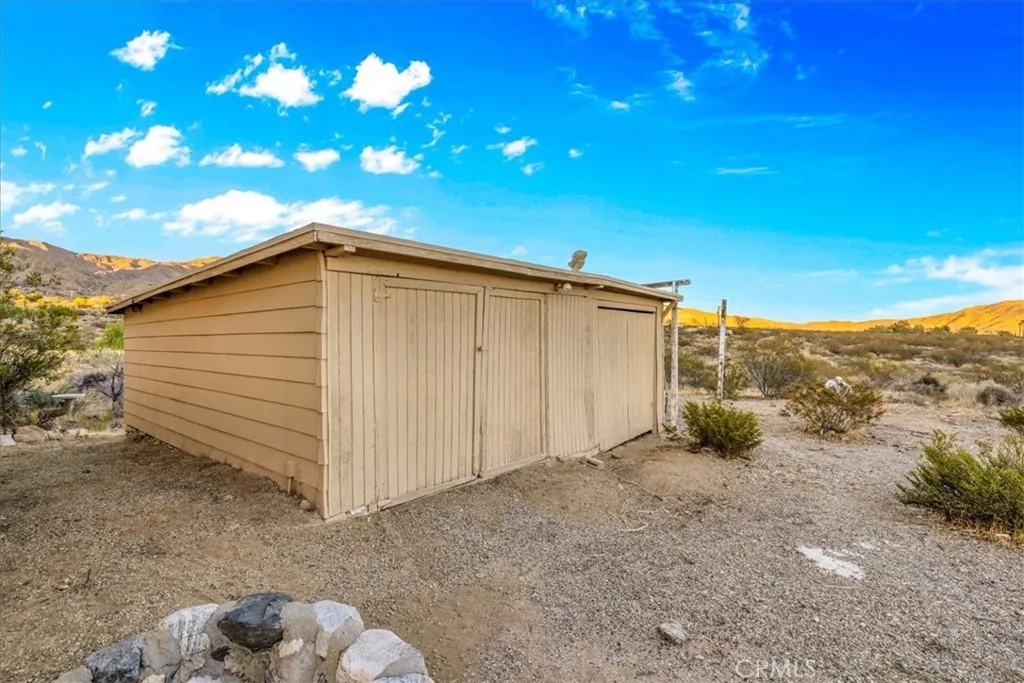 9467 N Star, Morongo Valley, California 92256 home-pic-28