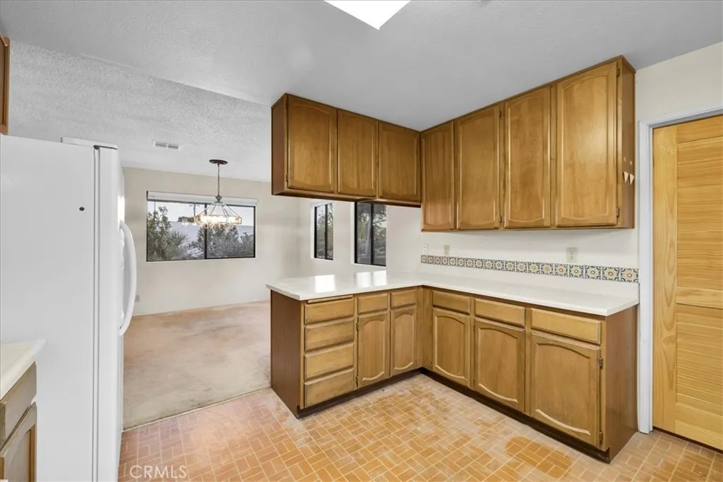 9467 N Star, Morongo Valley, California 92256 home-pic-16