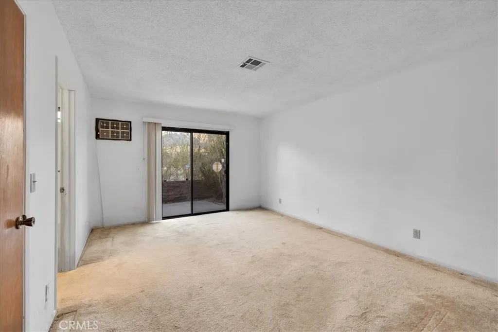 9467 N Star, Morongo Valley, California 92256 home-pic-17