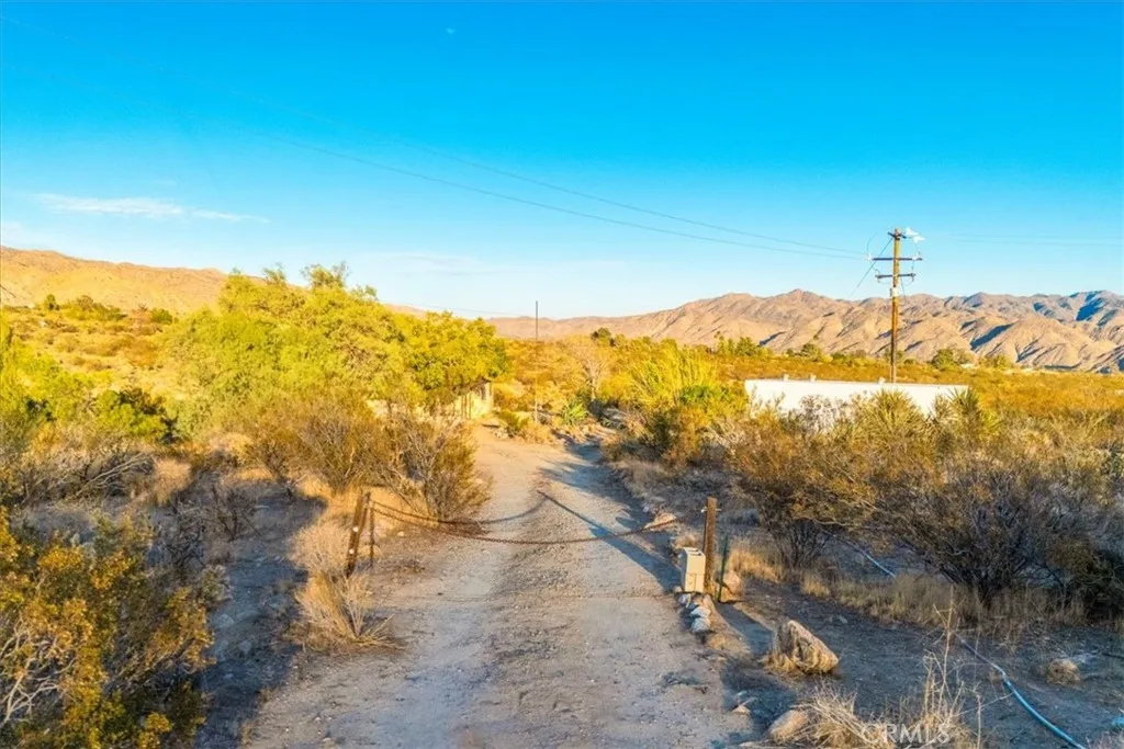 9467 N Star, Morongo Valley, California 92256 home-pic-45