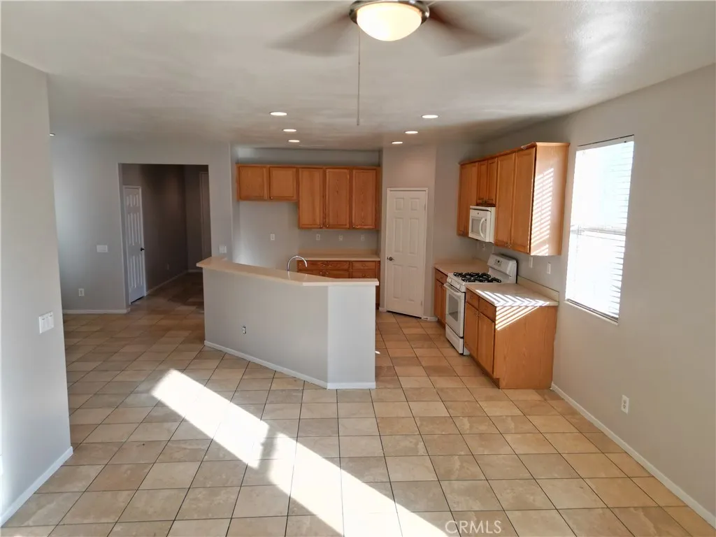 11807 Desert Glen, Adelanto, California 92301 home-pic-3