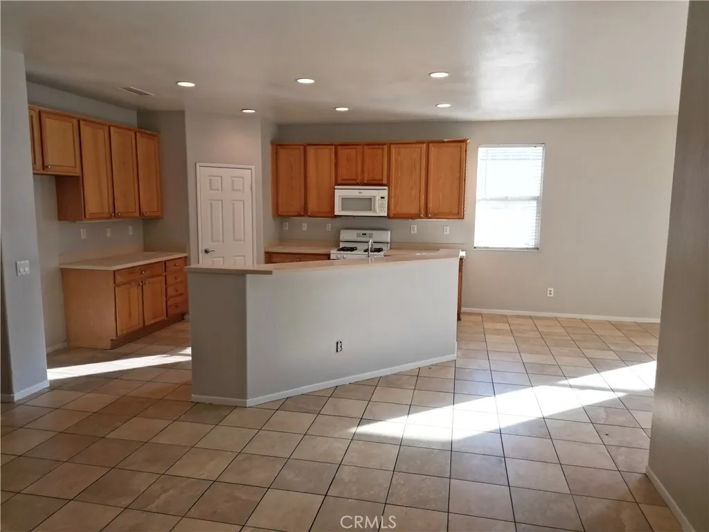 11807 Desert Glen, Adelanto, California 92301 home-pic-2