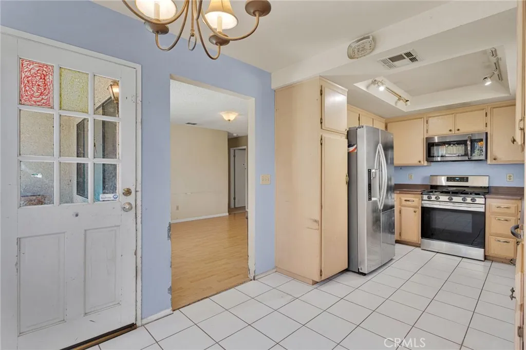 27325 Strawberry, Helendale, California 92342 home-pic-18