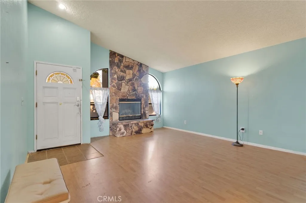 27325 Strawberry, Helendale, California 92342 home-pic-8