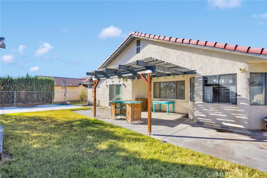 27325 Strawberry, Helendale, California 92342 home-pic-36