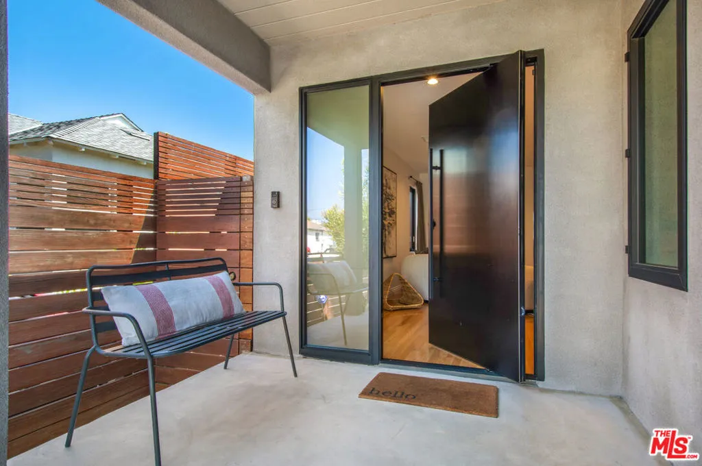 3558 S Muirfield Road, Los Angeles, California 90016 home-pic-17