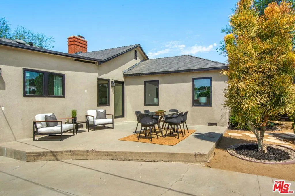 3558 S Muirfield Road, Los Angeles, California 90016 home-pic-14