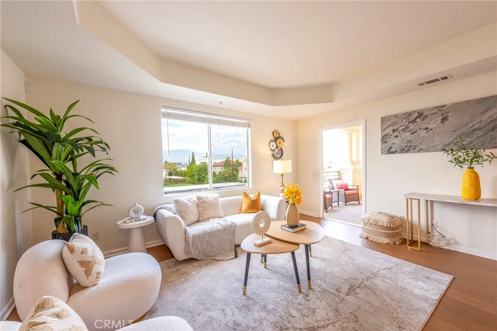 208 N Lincoln 309, Monterey Park, California 91755 home-pic-3