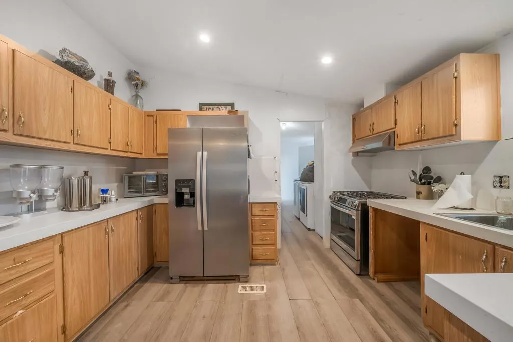 2490 Shore Jewel Avenue, Thermal, California 92274 home-pic-4