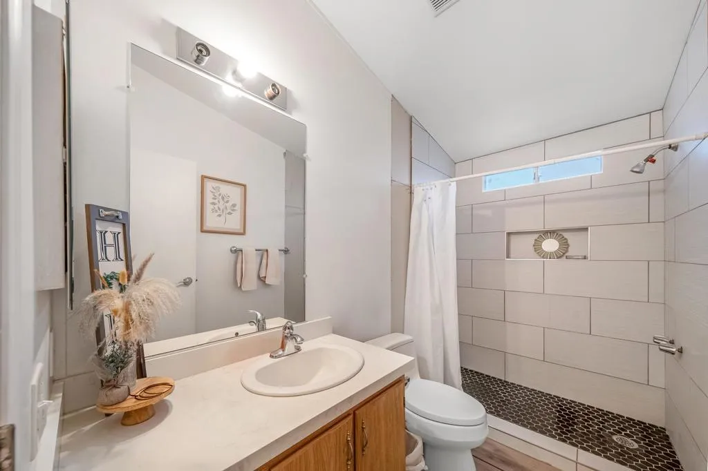 2490 Shore Jewel Avenue, Thermal, California 92274 home-pic-8