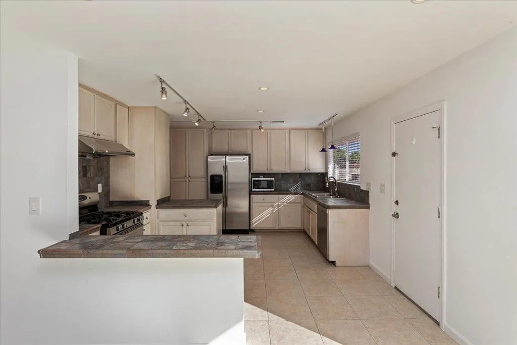2183 E Paseo Gracia, Palm Springs, California 92262 home-pic-10